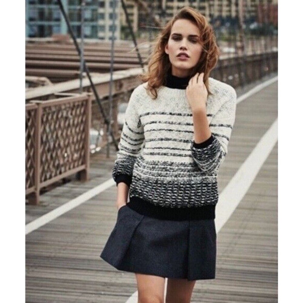 Vince Striped Wool Blend Sweater Women’s Size‎ M Black White Crew Neck Pullover